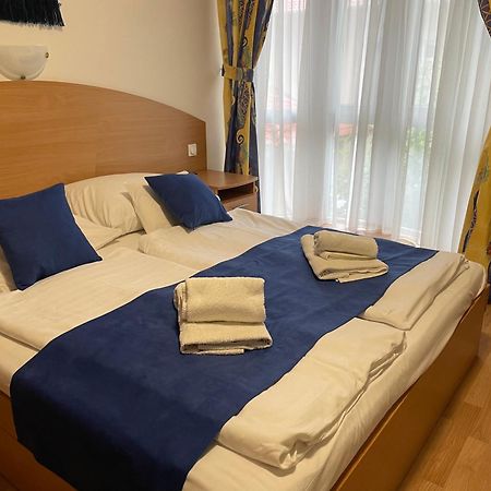 Amore Apartmanhaz Siófok Esterno foto