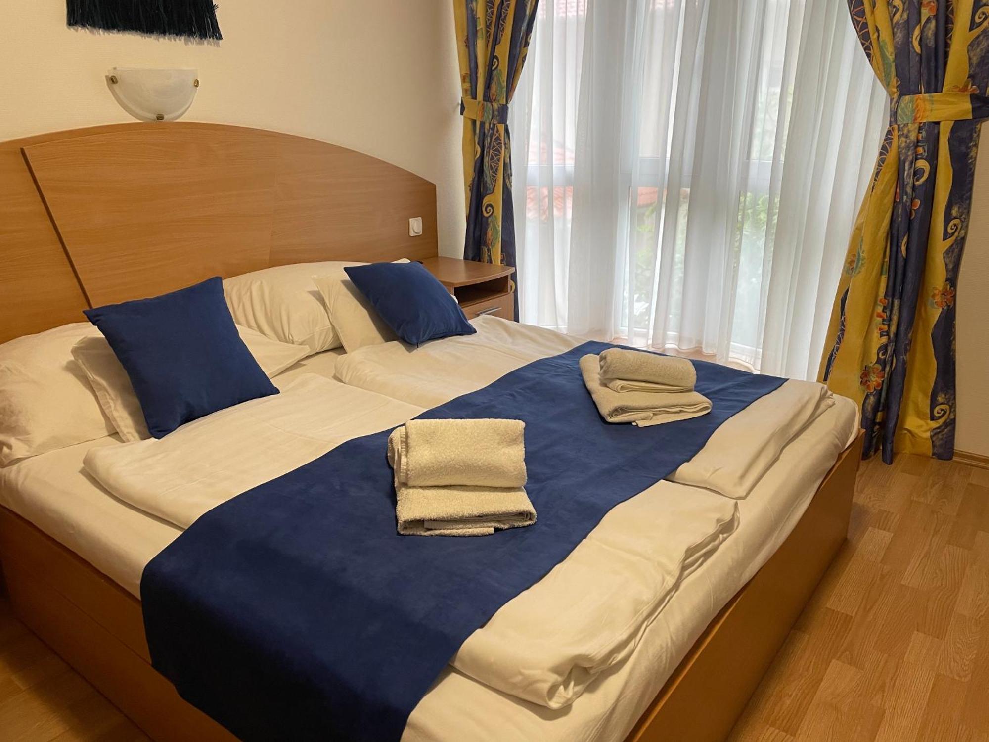 Amore Apartmanhaz Siófok Esterno foto