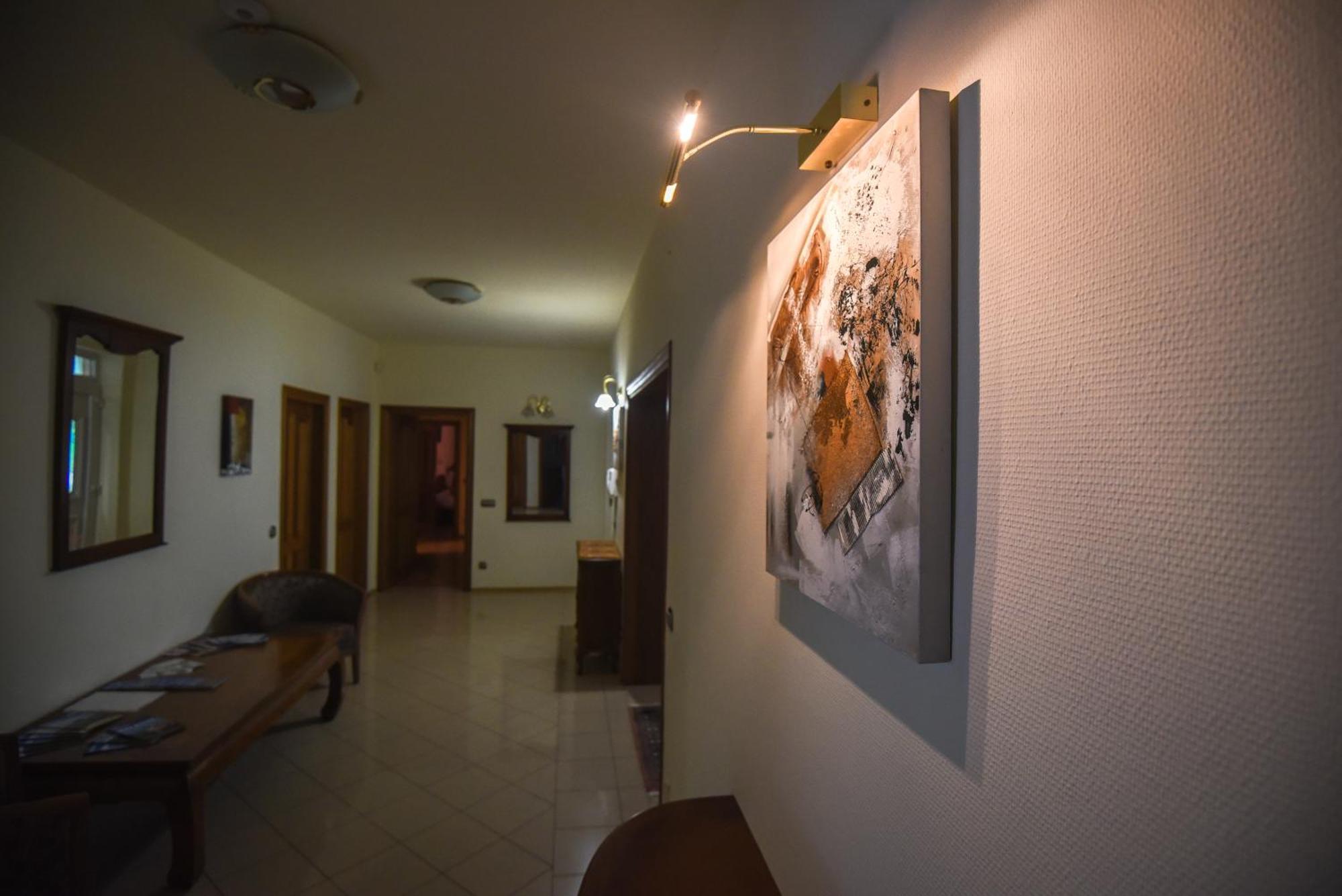 Amore Apartmanhaz Siófok Esterno foto
