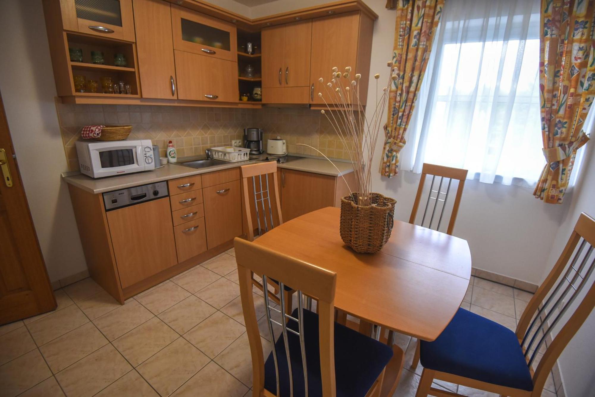Amore Apartmanhaz Siófok Esterno foto