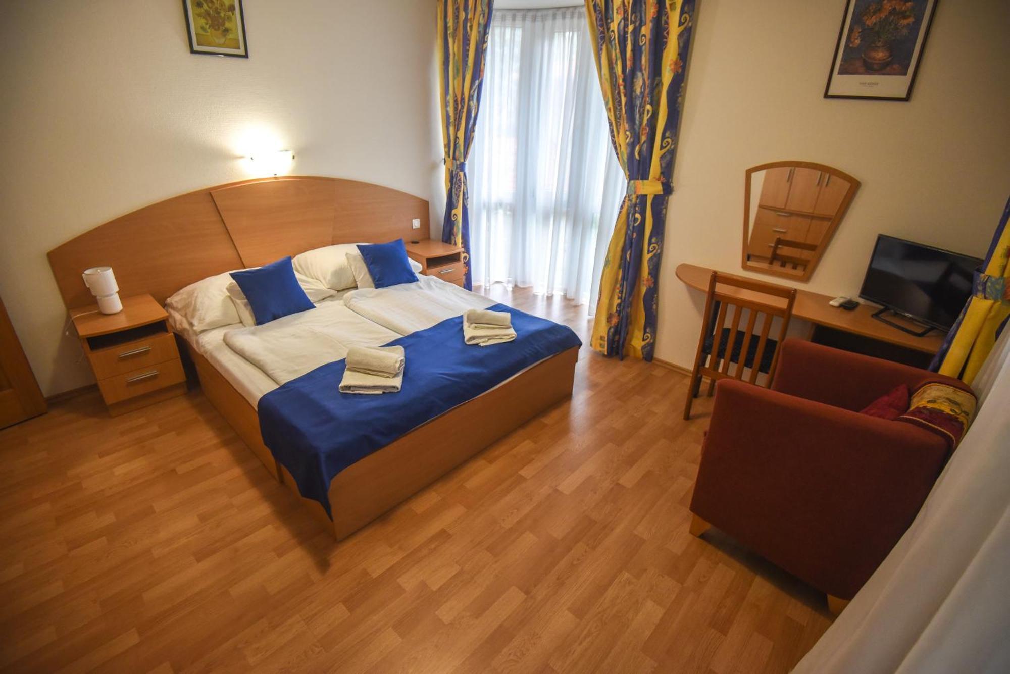 Amore Apartmanhaz Siófok Esterno foto