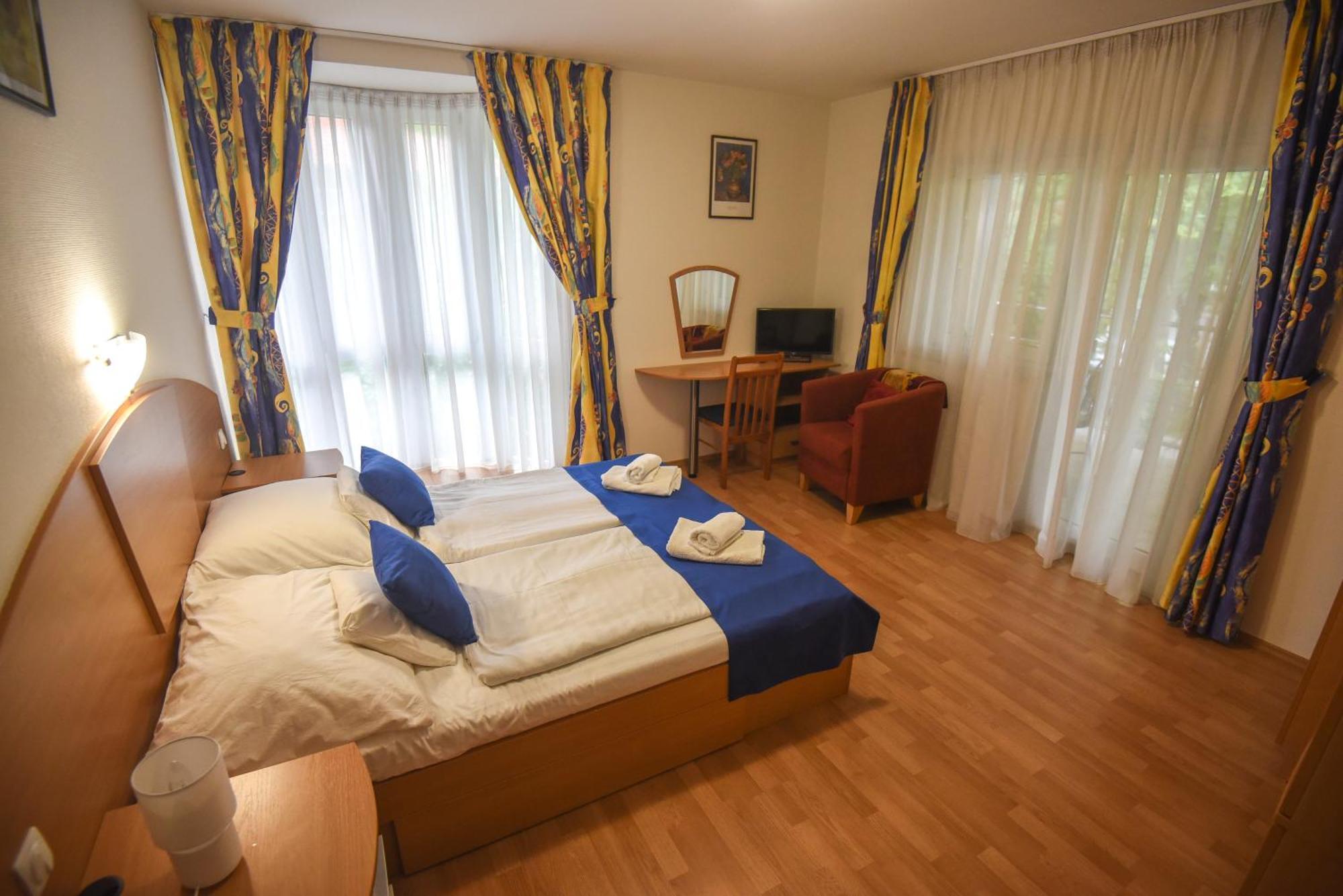 Amore Apartmanhaz Siófok Esterno foto