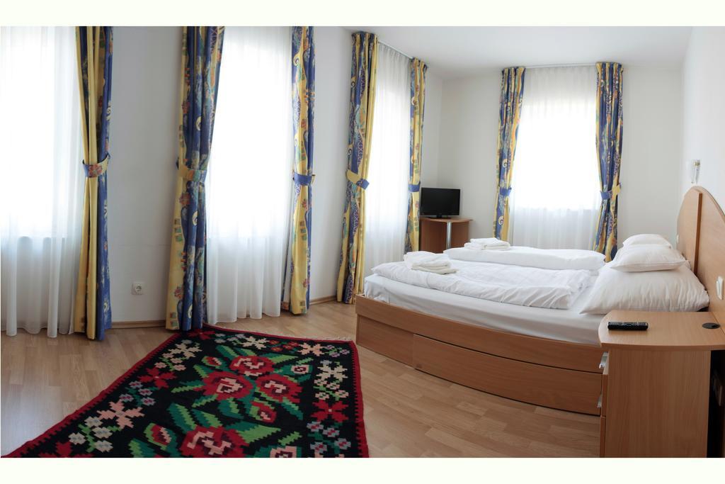 Amore Apartmanhaz Siófok Esterno foto
